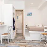 Depis Luxury Apartment Naxos City