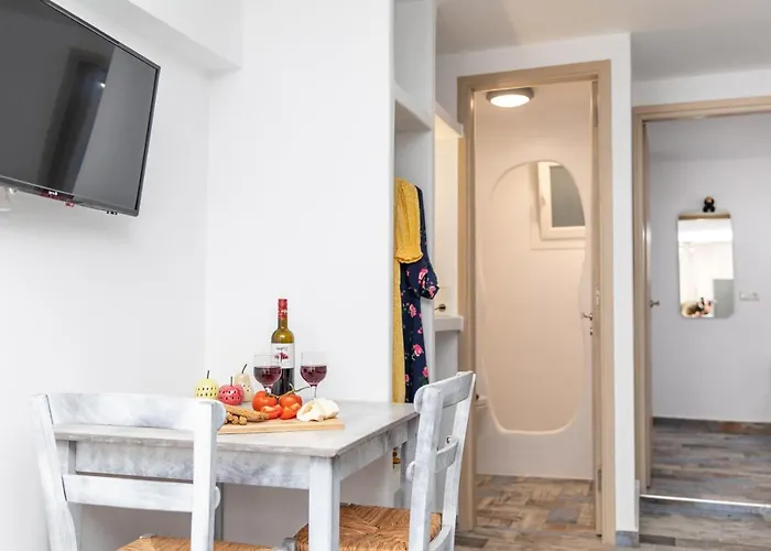 Depis Luxury Apartment Naxos City